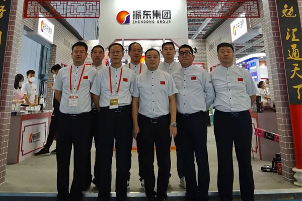 j9游戏参展辅导合影 j9游戏参展辅导合影