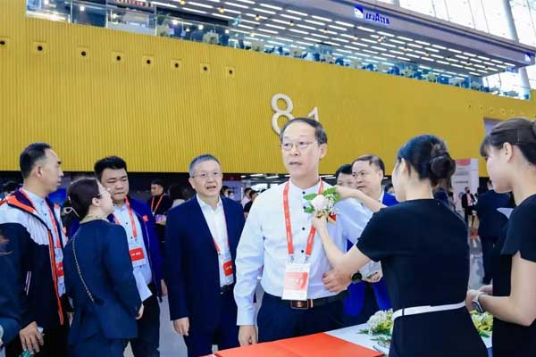 j9游戏造药股份总裁杨连民 j9游戏造药股份总裁杨连民